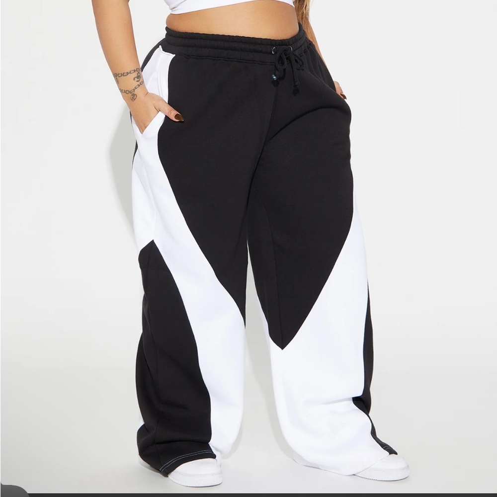 Black & White Colorblock Wide-Leg Sweatpants